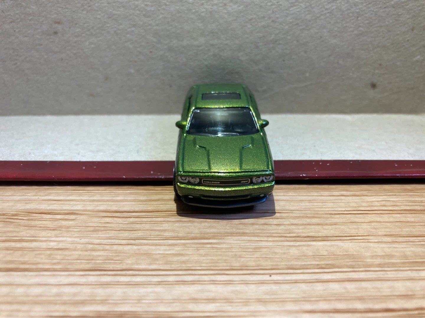 Matchbox Loose / Dodge Challenger Chrysler LLC 2008 / Green - photo 2