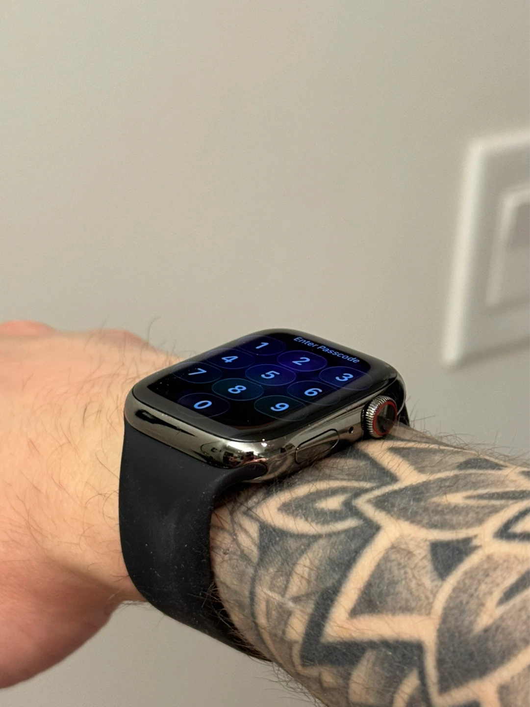 Stainless steel Apple Watch Series 8 45mm - photo 2