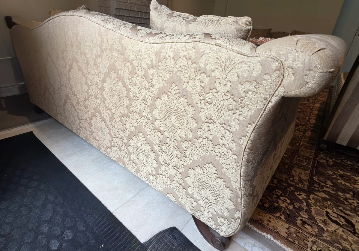 Damask Sofa - 3-4seater with real wood trim - photo 3