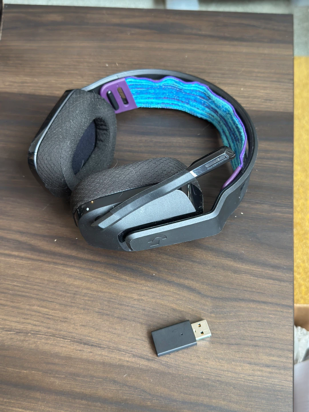 Logitech G535 wireless headset with adapter