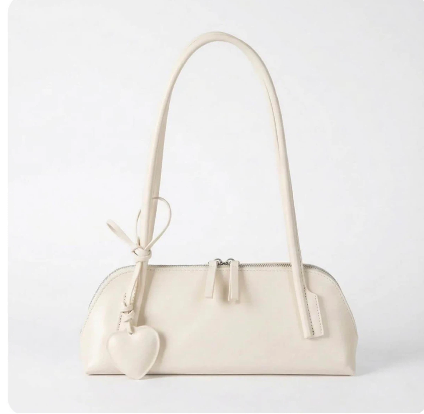 baguette shoulder bag with heart charm⚽️