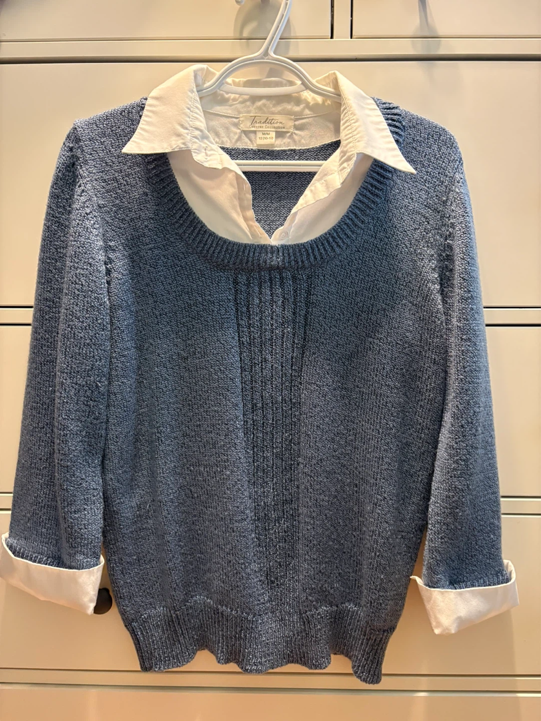 Women’s Sweater Size Medium  $5 firm