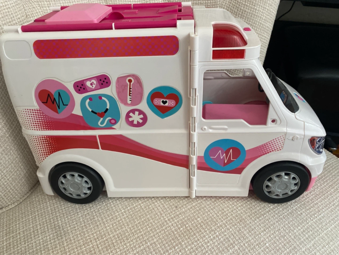 Barbie Transforming Ambulance Playset - photo 3