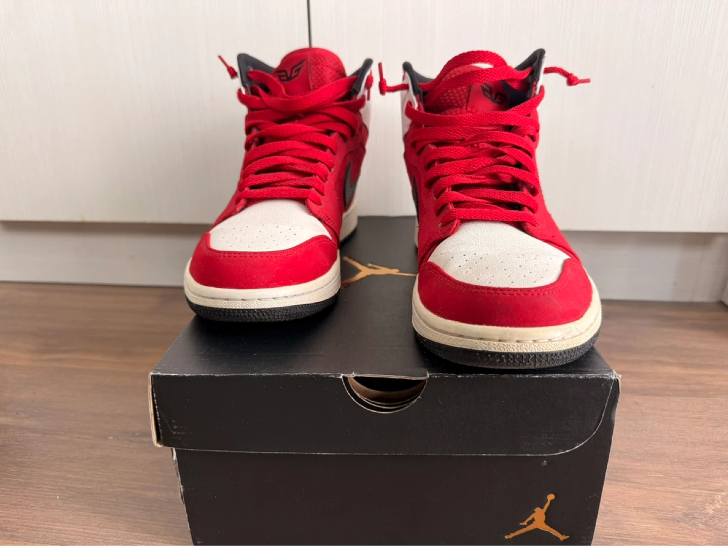Air Jordan 1 Mid Red White Black Sneakers - photo 2