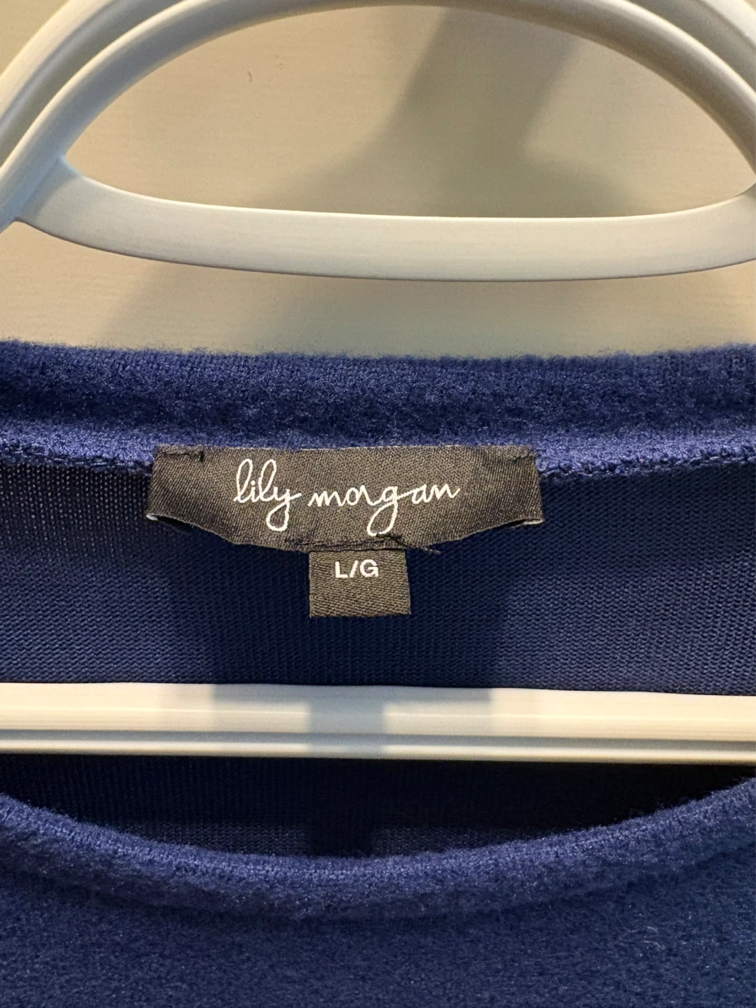 Women’s Sweater Size Large $5 firm - photo 2