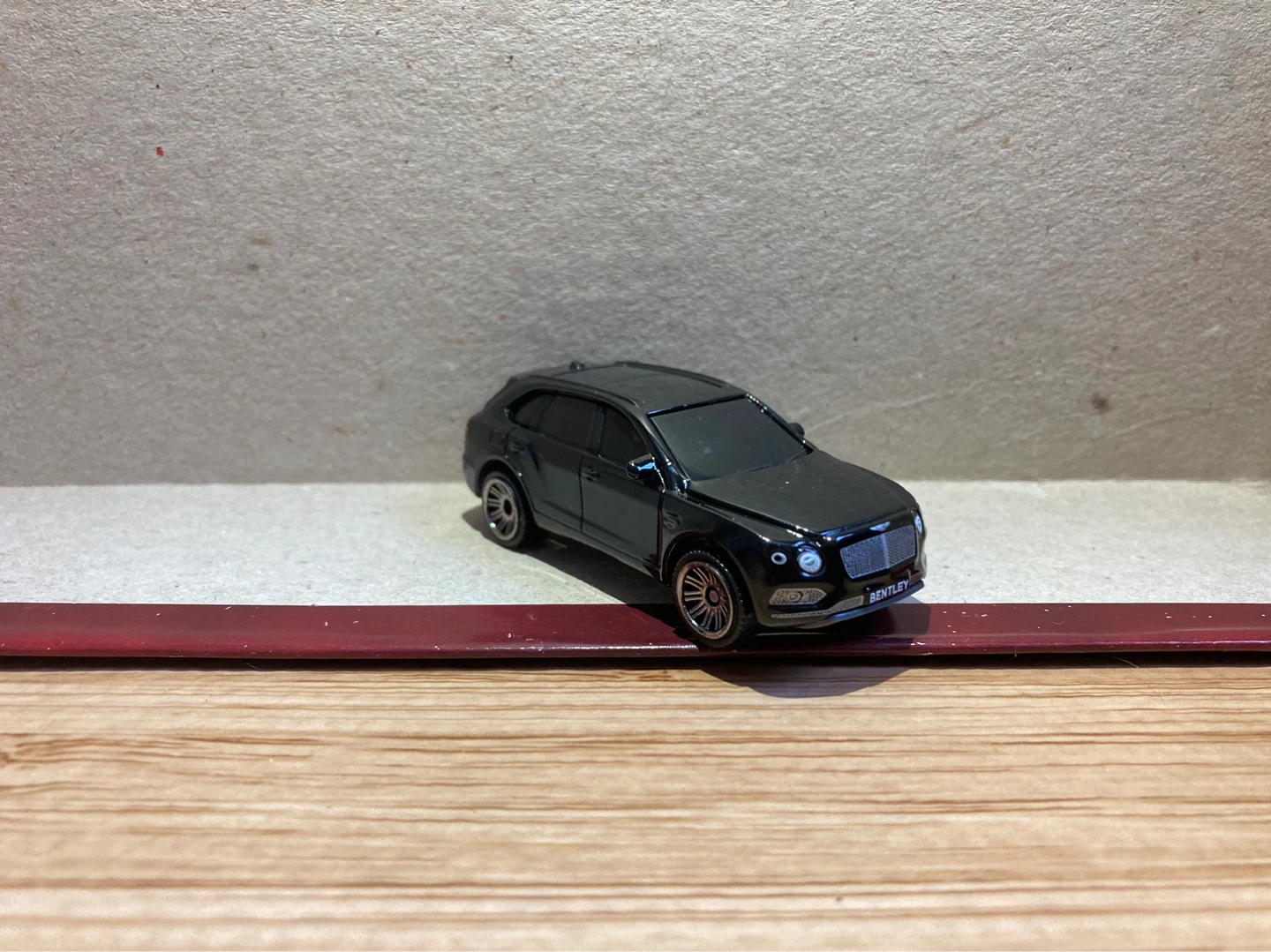 Matchbox Loose / 18 Bentley Bentayga / Black