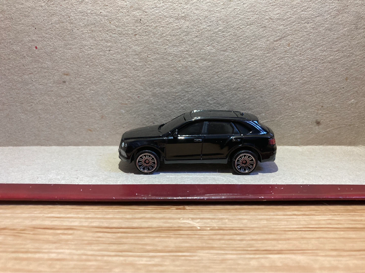 Matchbox Loose / 18 Bentley Bentayga / Black - photo 3