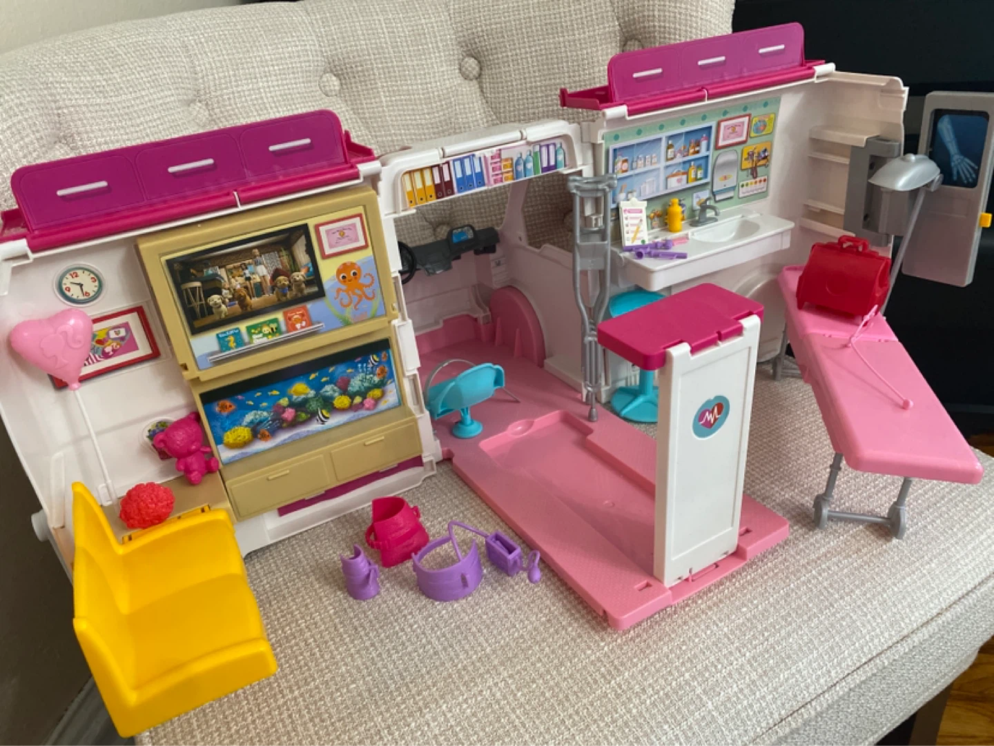 Barbie Transforming Ambulance Playset - photo 5
