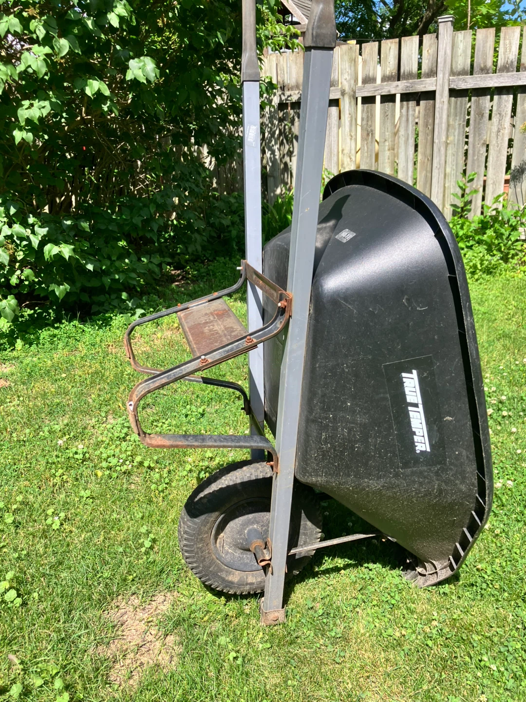 True Temper Wheelbarrow - photo 2