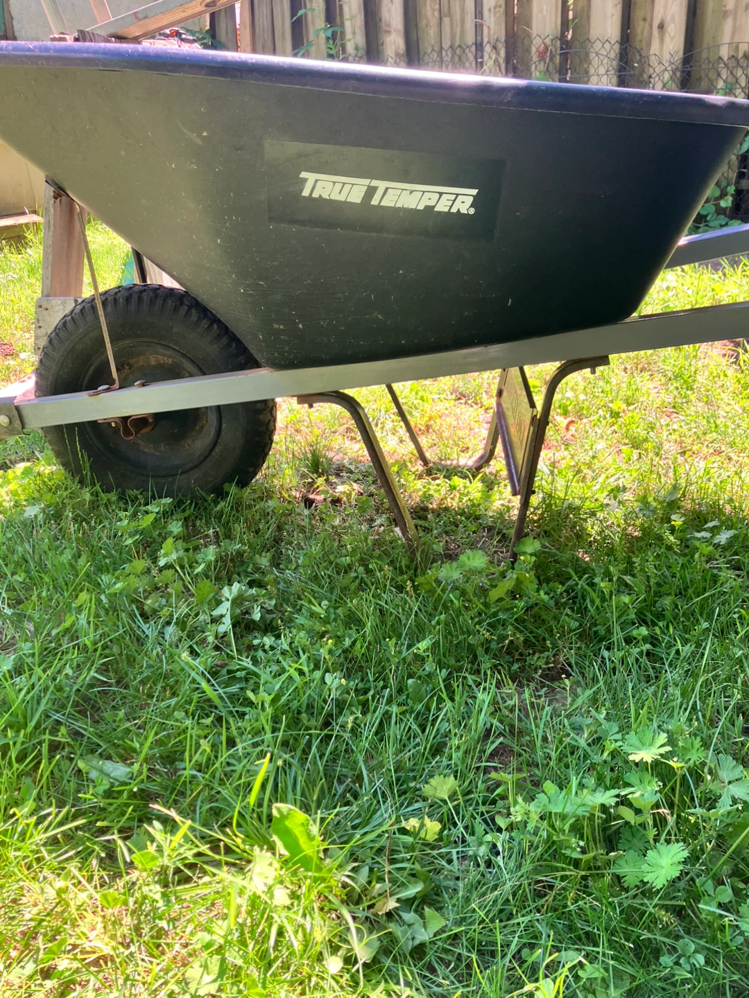 True Temper Wheelbarrow - photo 3