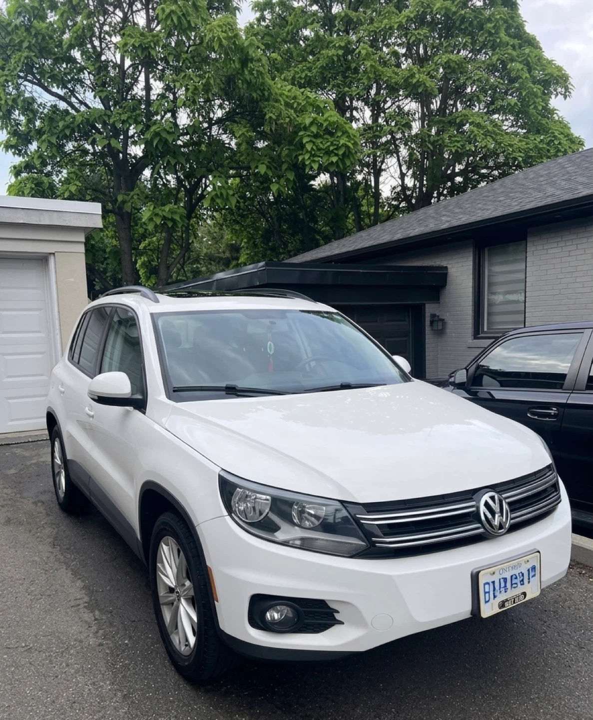 White Volkswagen Tiguan 2.0