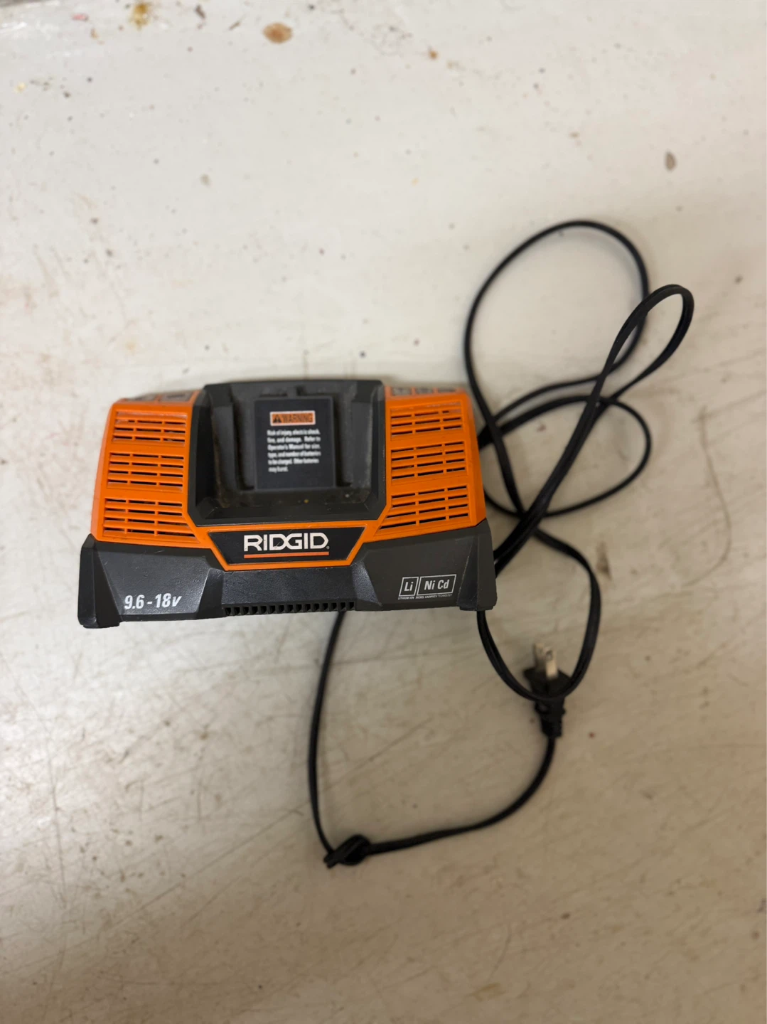 RIDGID 9.6-18V Dual Chemistry Charger - photo 2