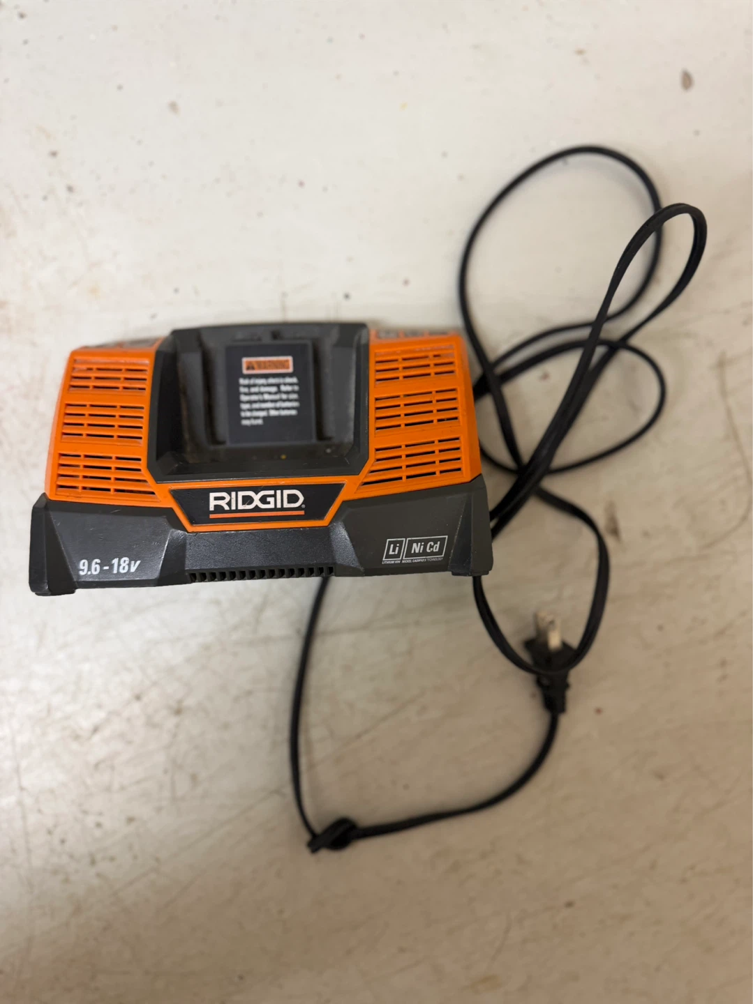 RIDGID 9.6-18V Dual Chemistry Charger