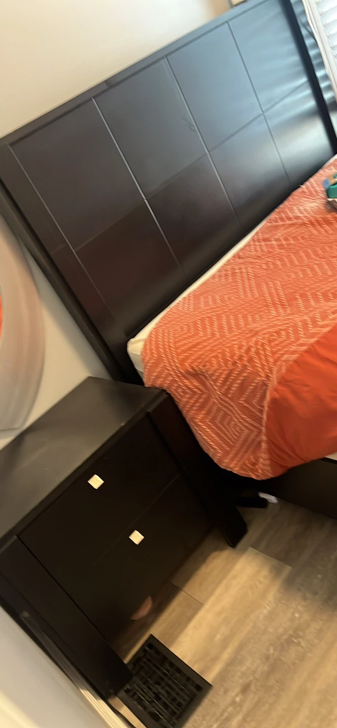 Queen size bed with nightstand/ Cama tamaño queen con mesa - photo 3