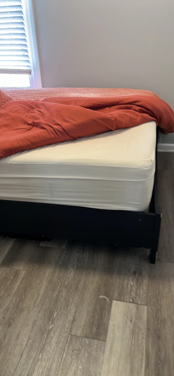 Queen size bed with nightstand/ Cama tamaño queen con mesa - photo 5
