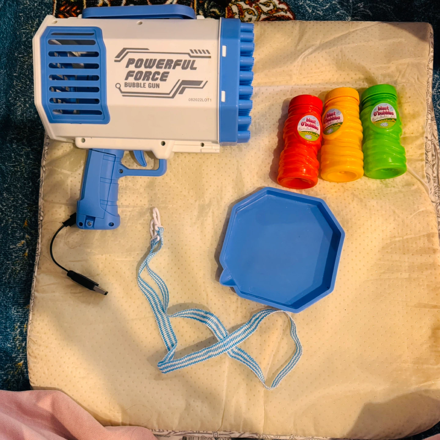 The Bazooka Gubble Bubble Gun with LED Lights - photo 3