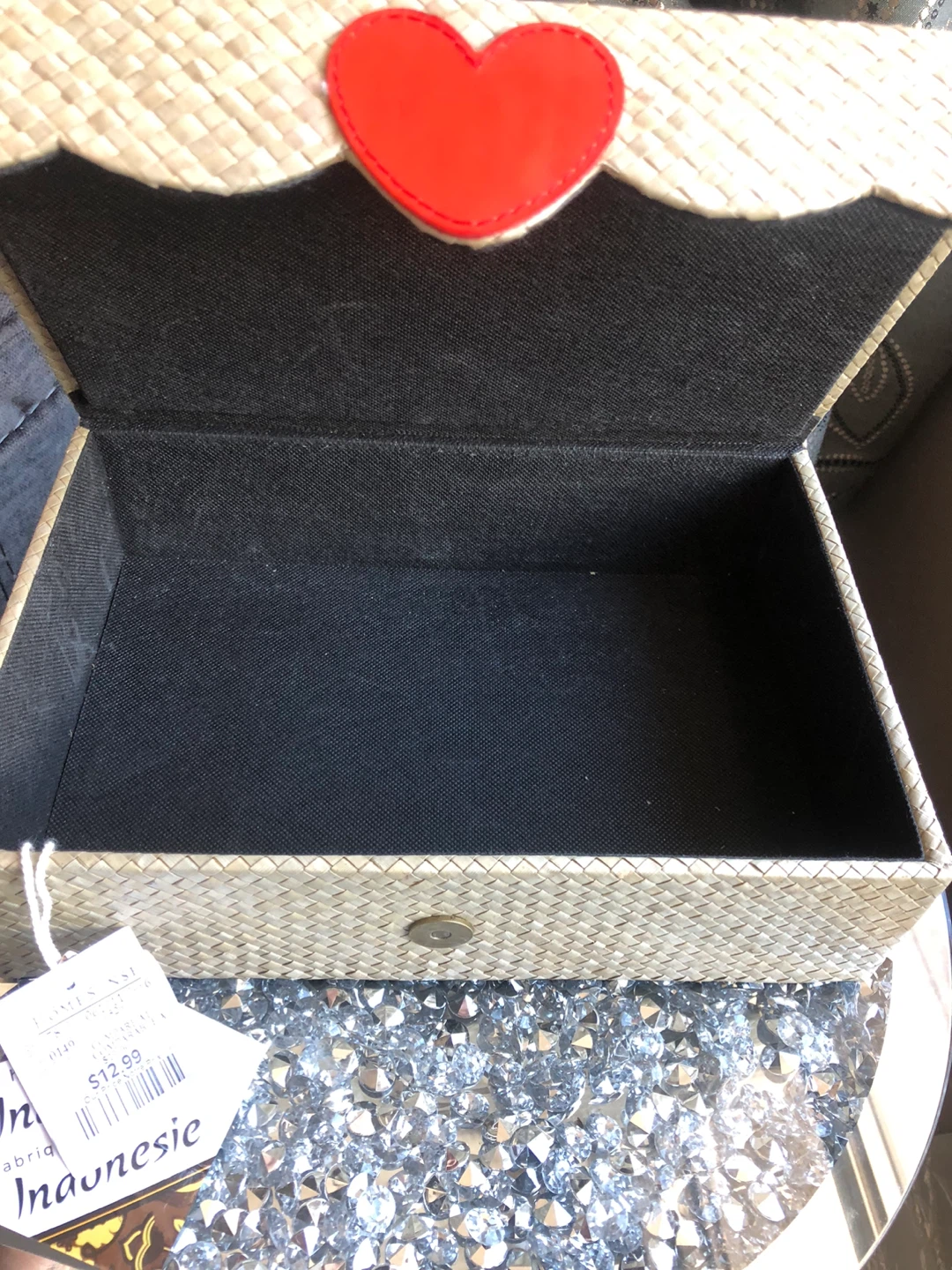 NEW Handwoven Basket with Red Heart Magnet Closure - photo 2