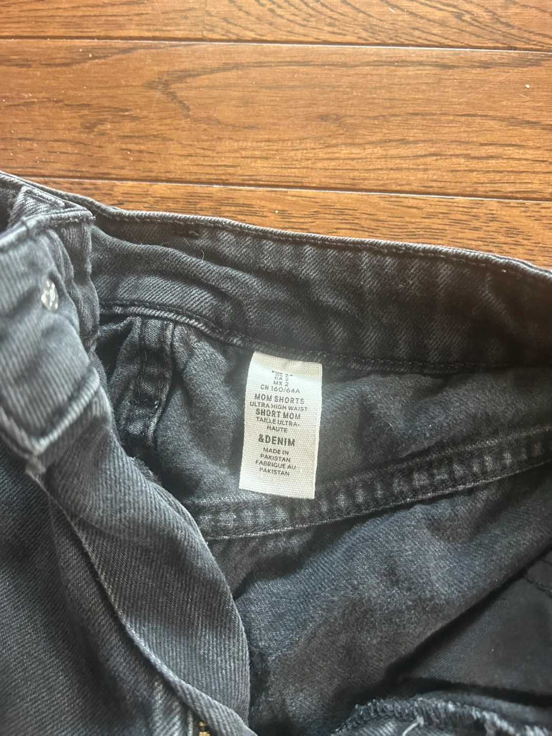 H&M Mom Denim Shorts - Black - photo 3