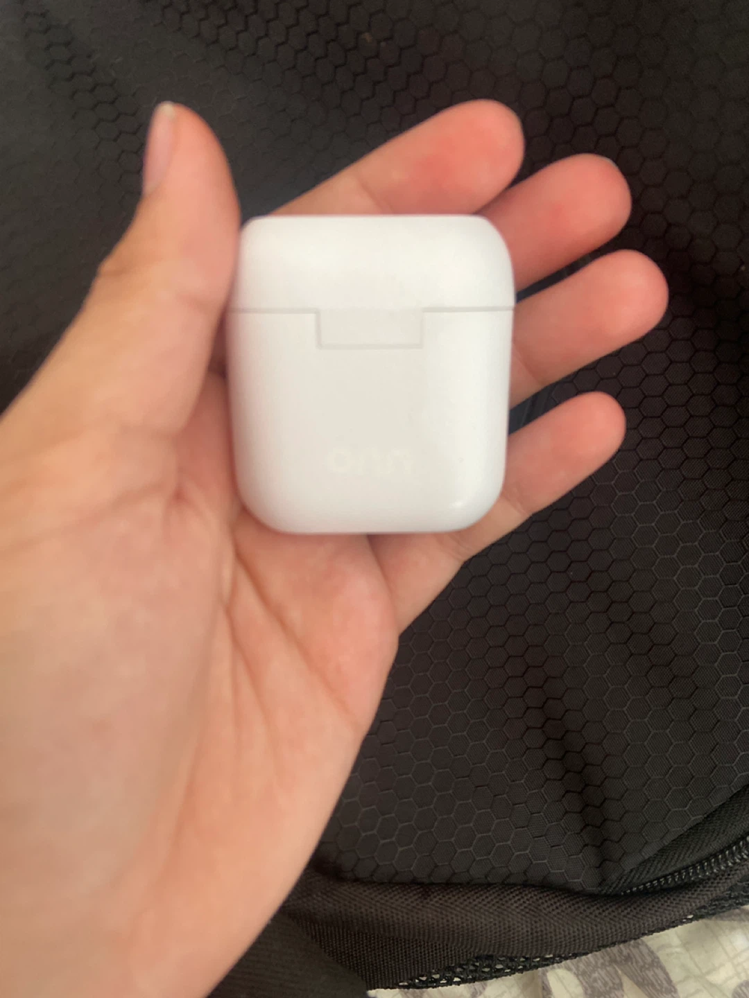 White Wireless Earbuds with Charging Case - photo 4