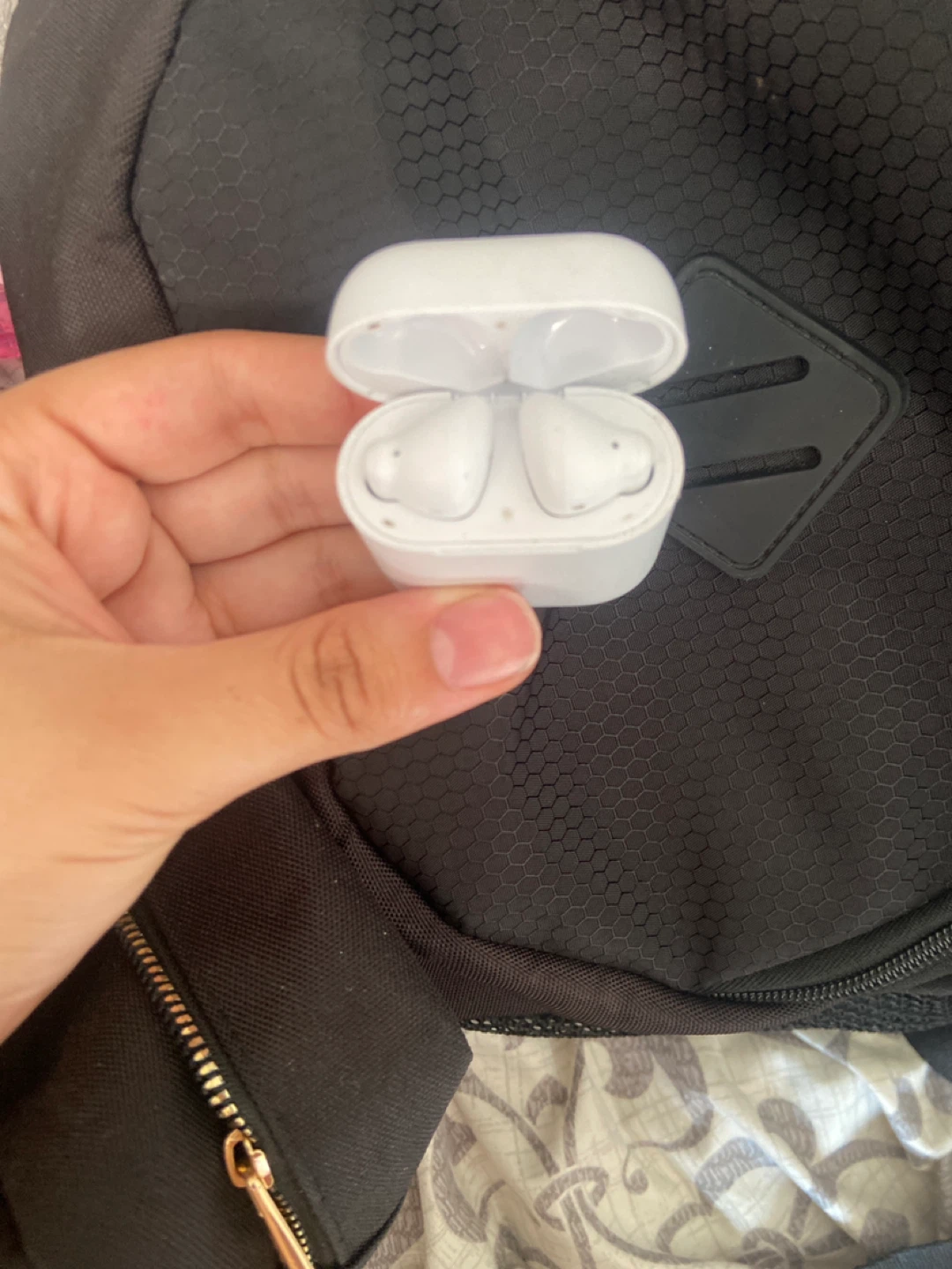 White Wireless Earbuds with Charging Case - photo 2
