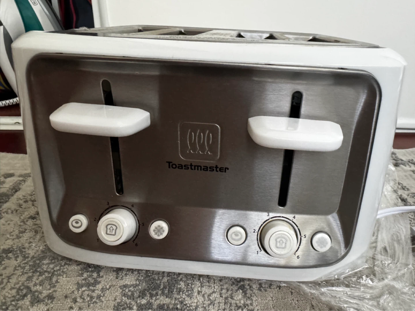 Toastmaster 4-Slice Toaster - photo 2