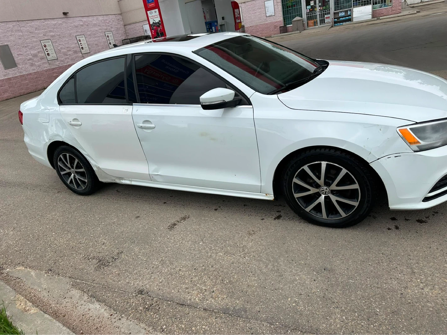 White Volkswagen Jetta TSI - photo 3