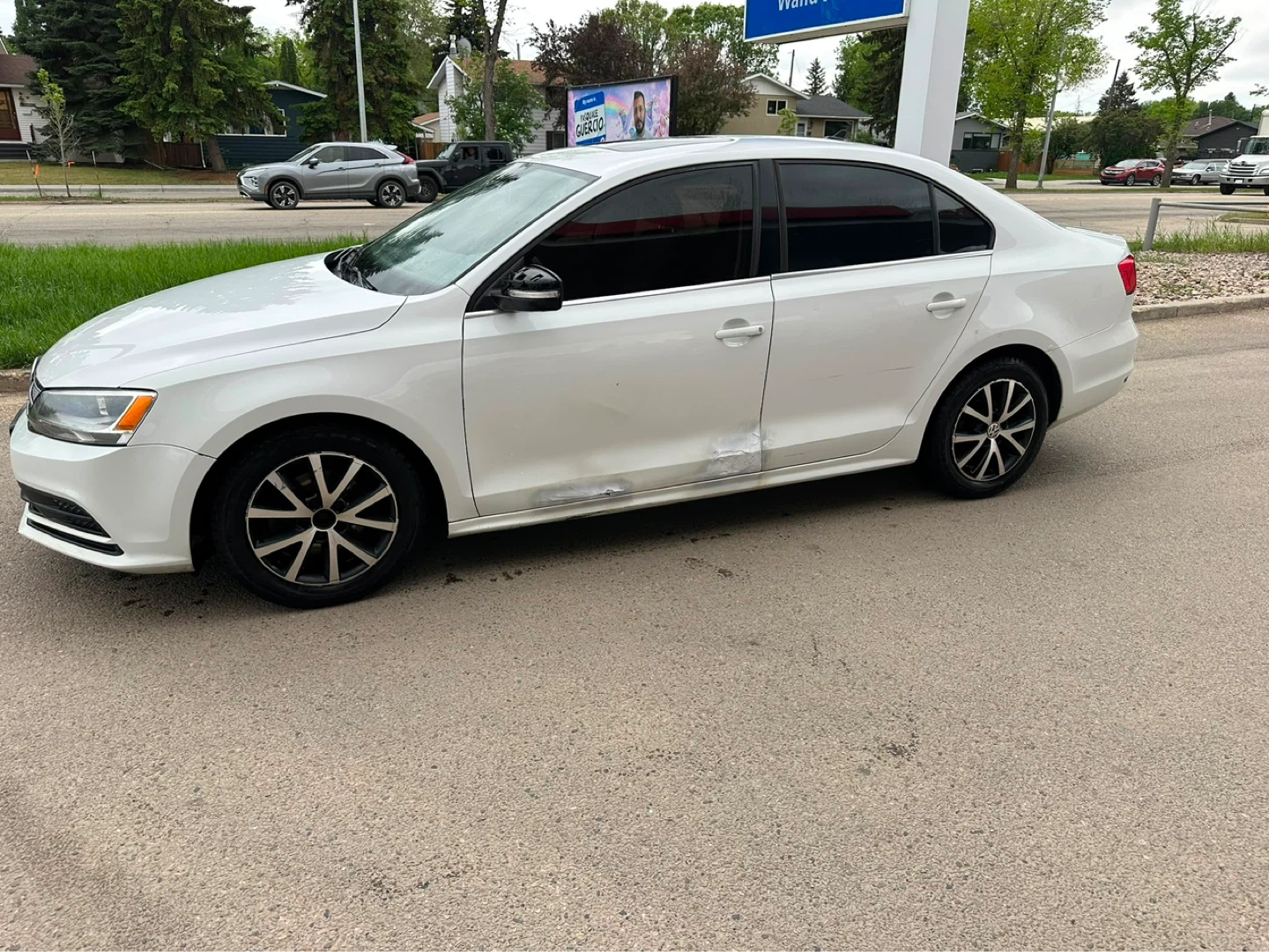White Volkswagen Jetta TSI - photo 2