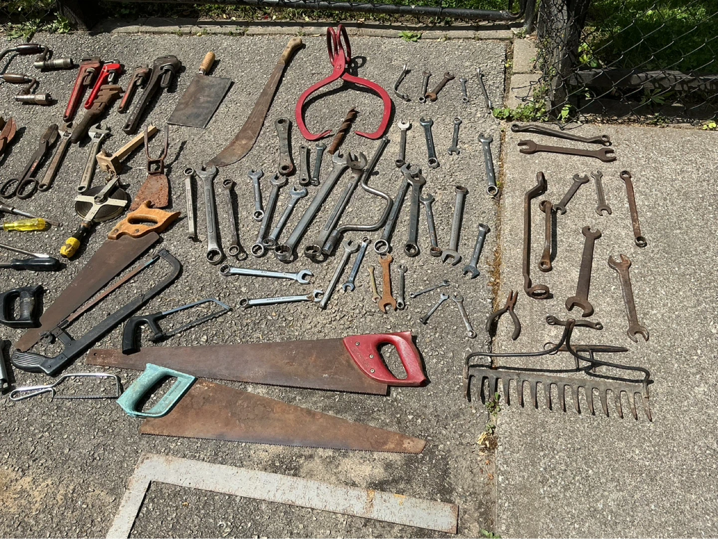 Large Assortment of Vintage & Modern Hand Tools ! - photo 2
