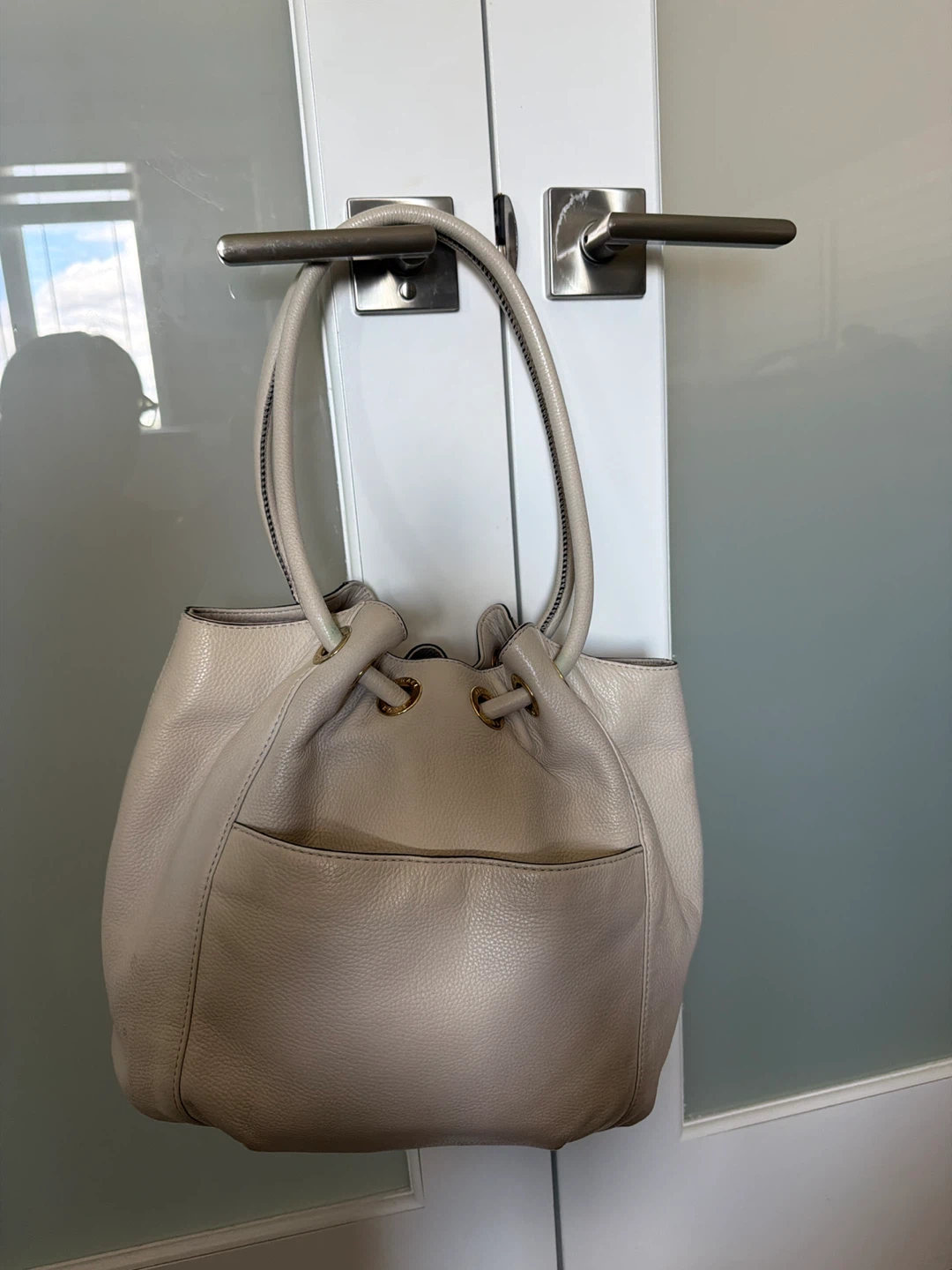 Michael Kors Leather Bucket Bag Atlantic - photo 2