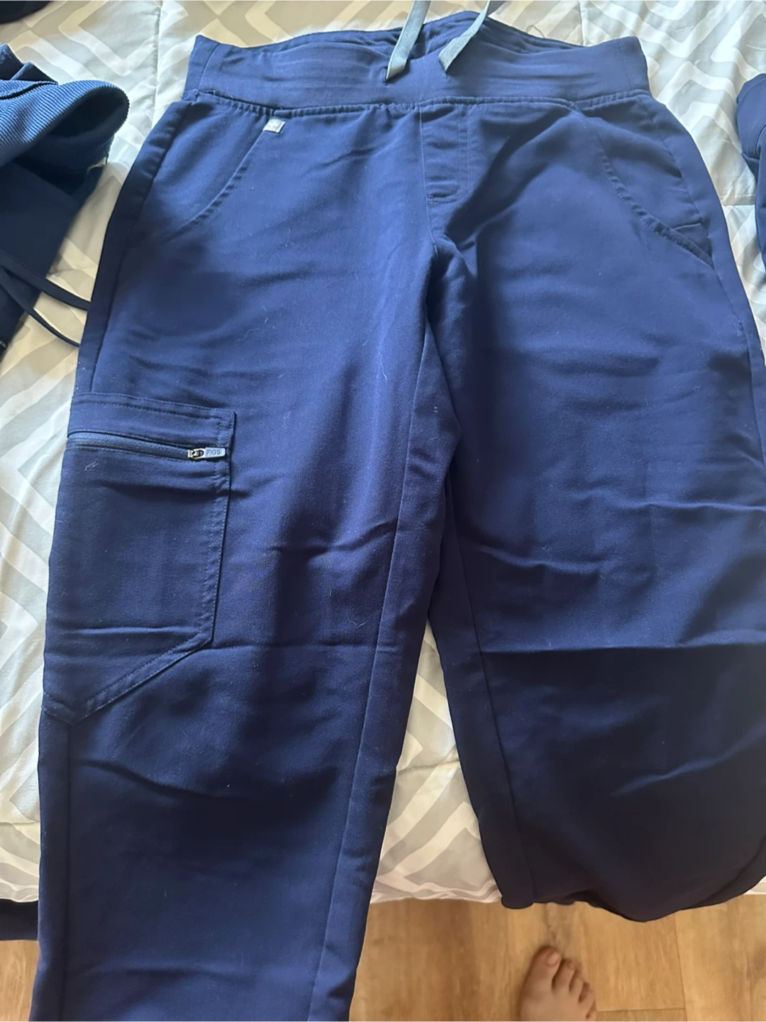 FIGS Technical Collection Navy Scrub Top & Pants Set - photo 3
