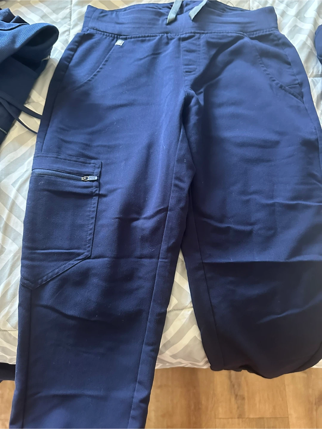 FIGS Technical Collection Navy Scrub Top & Pants Set - photo 4