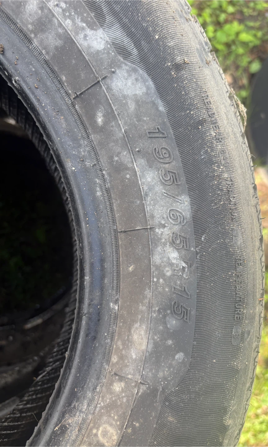 4 pneus 195/65R15 - photo 3