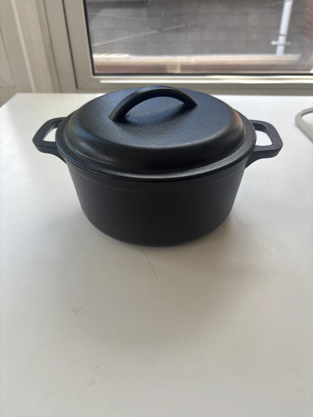 Amazon Basics Cast Iron Dutch Oven