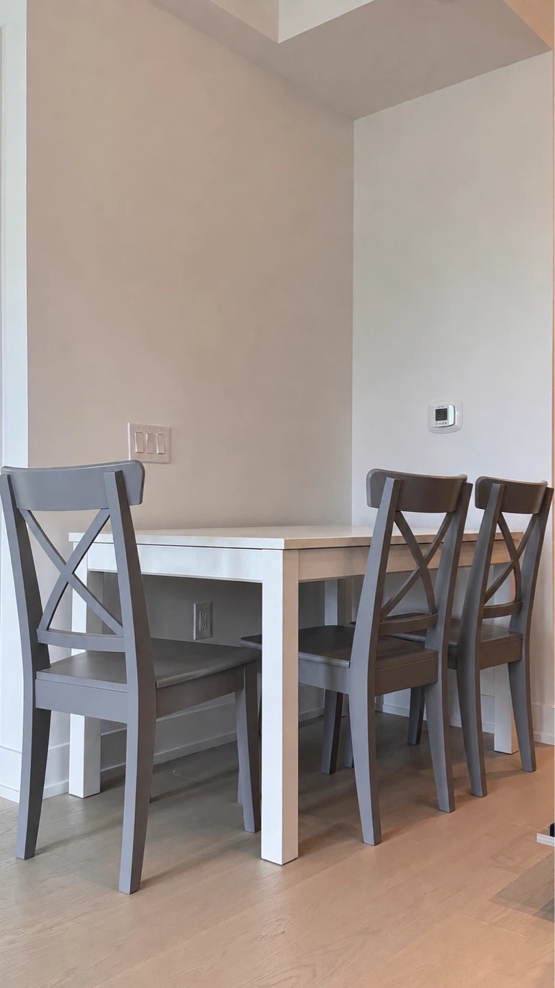 Ikea extendable dining set includes 4 chairs