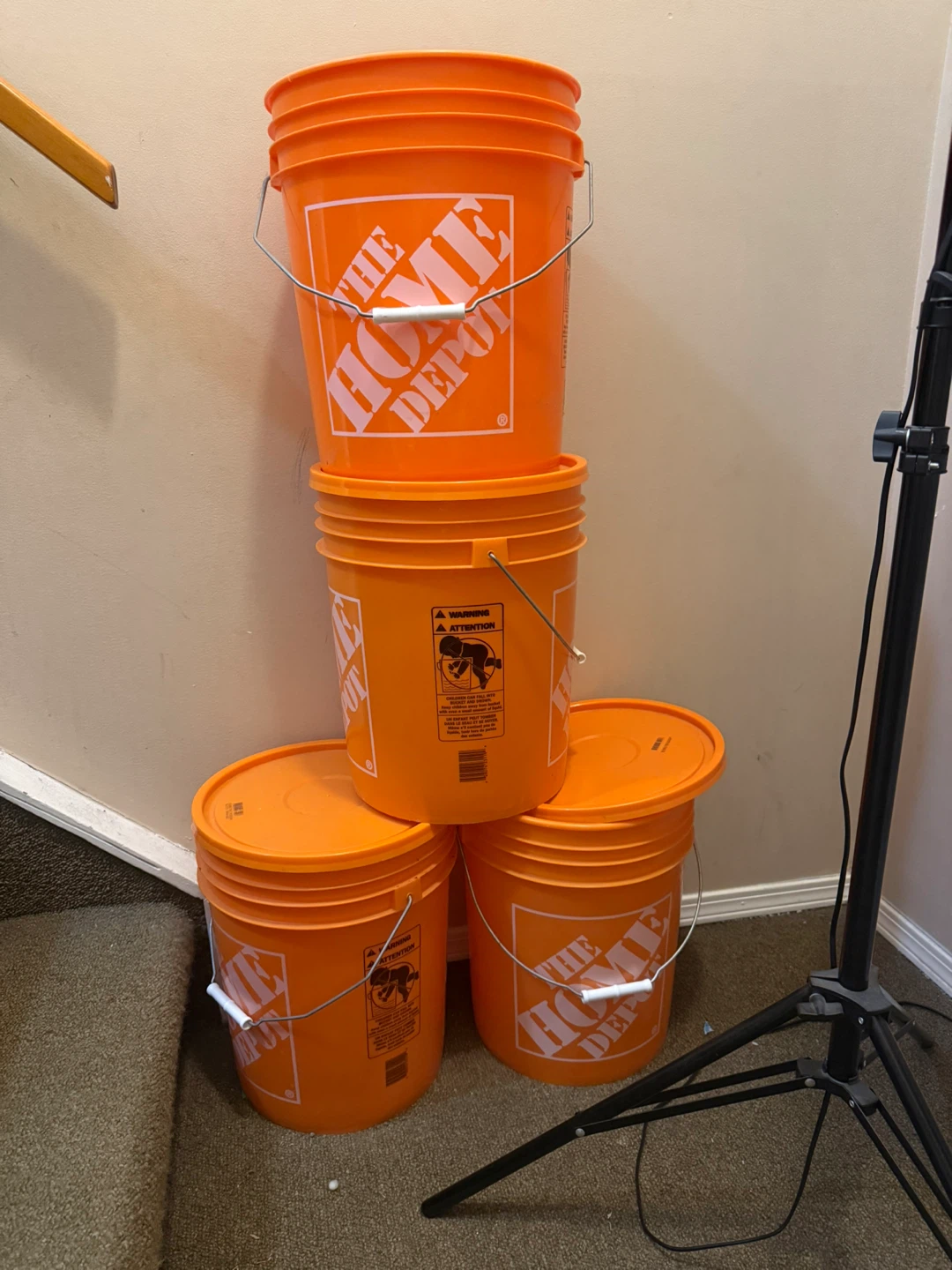 4 5gal Home Depot buckets 3 lids