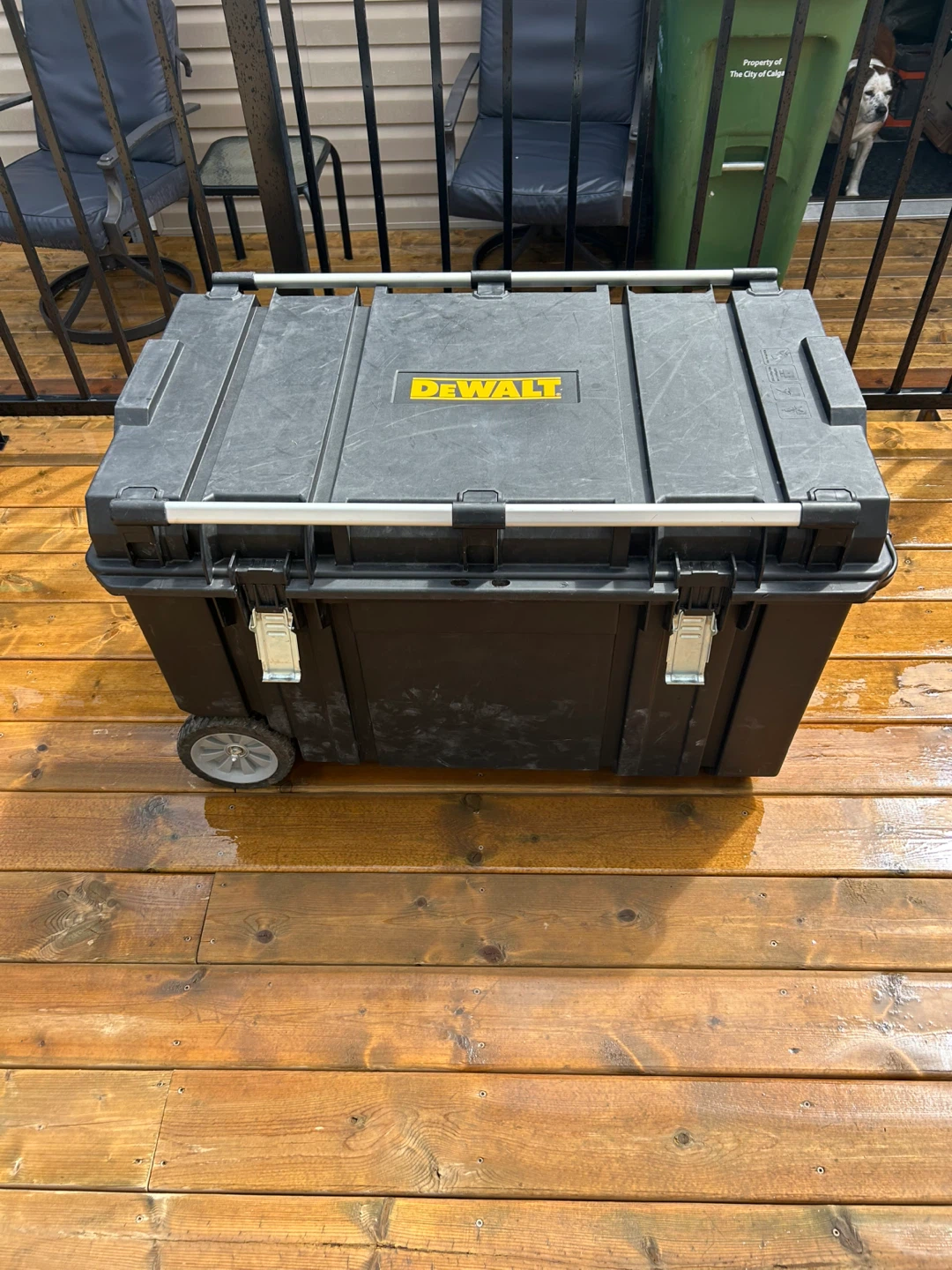 DeWalt tough chest 238L