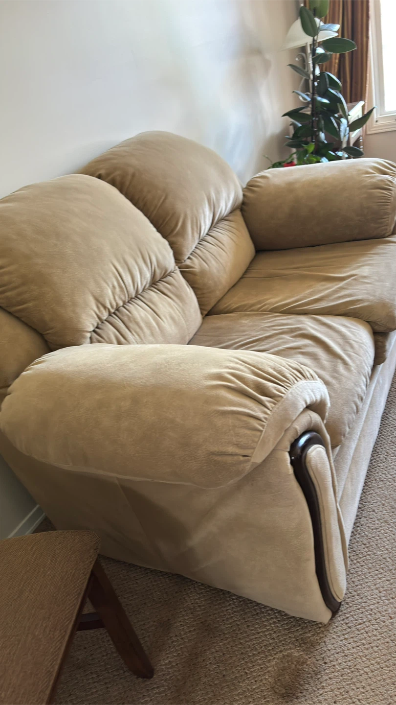 Comfortable beige recliner chair - photo 2