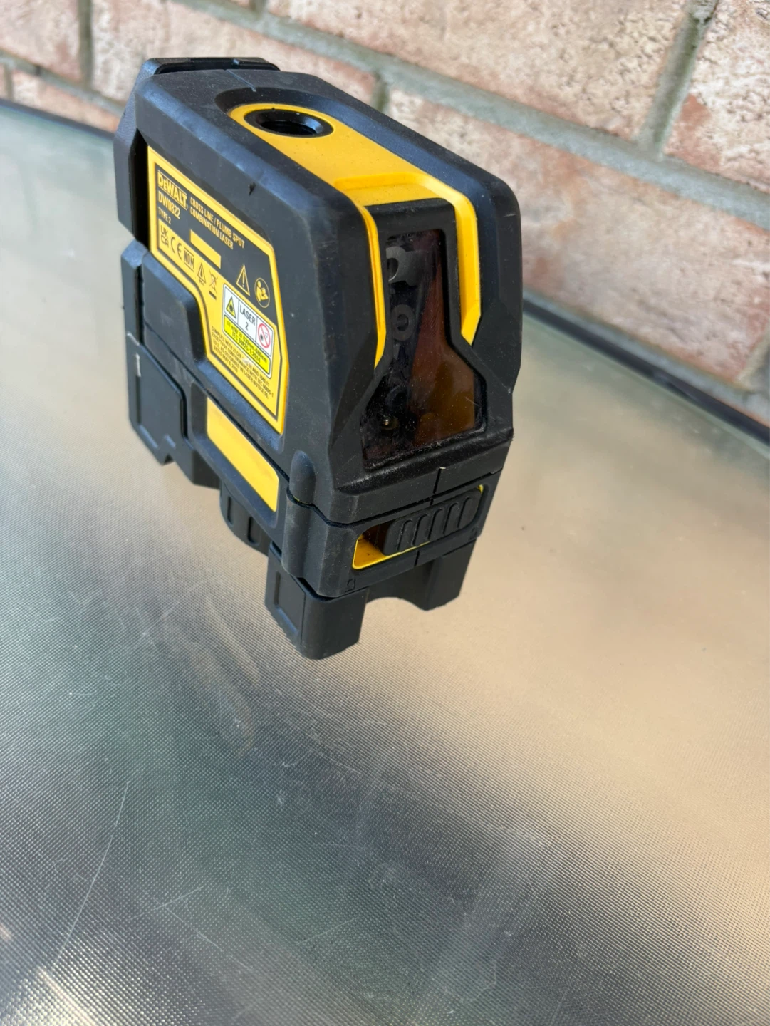 DEWALT DW0822 Cross Line/Plumb Spot Combination Laser