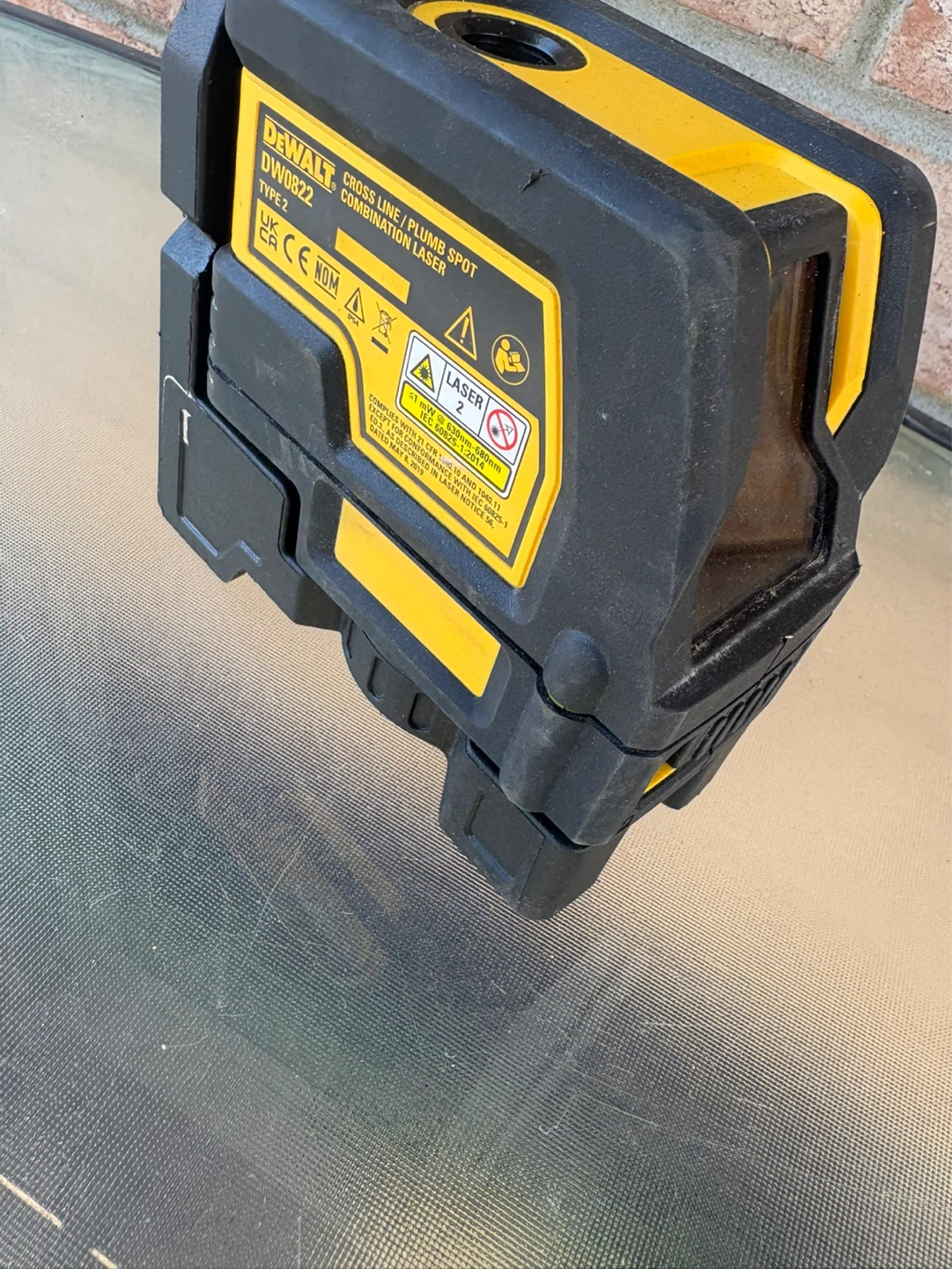 DEWALT DW0822 Cross Line/Plumb Spot Combination Laser - photo 2