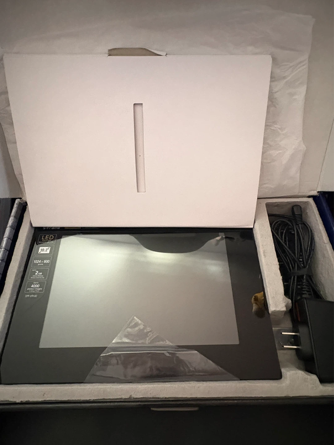 Sony 10.2" S-Frame DPF-VR100 Digital Photo Frame - photo 2