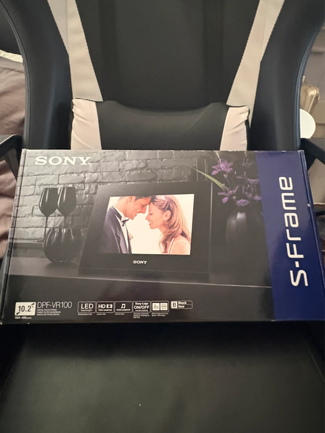 Sony 10.2" S-Frame DPF-VR100 Digital Photo Frame