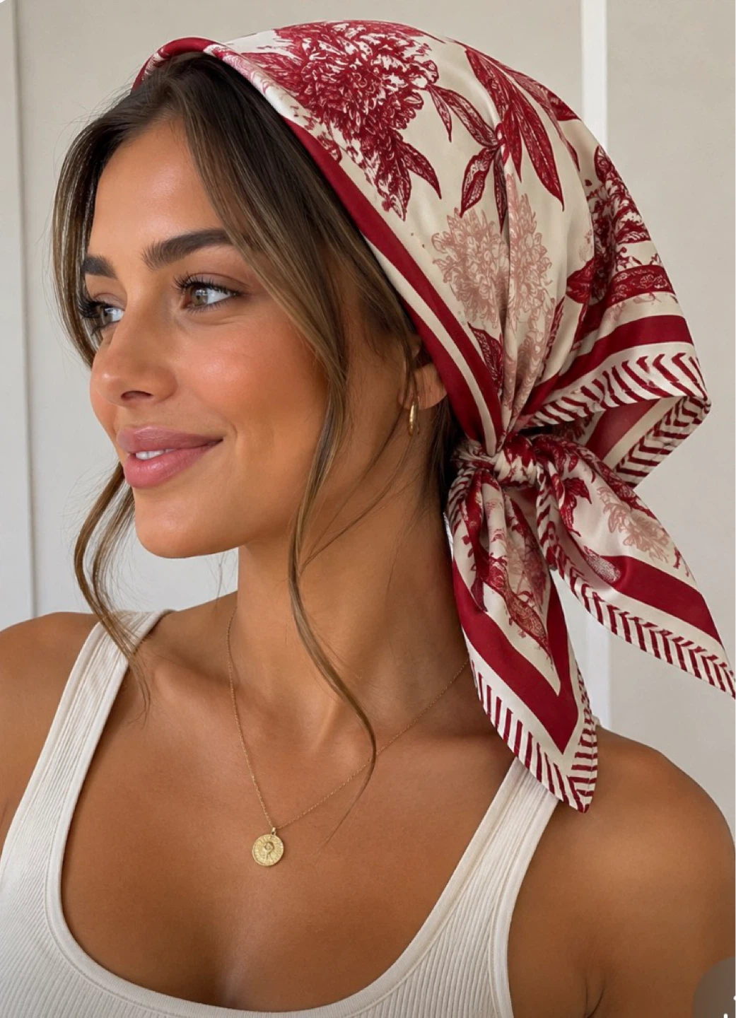 Pretty Persuasions Triangle Scarf Foulard - Red Floral