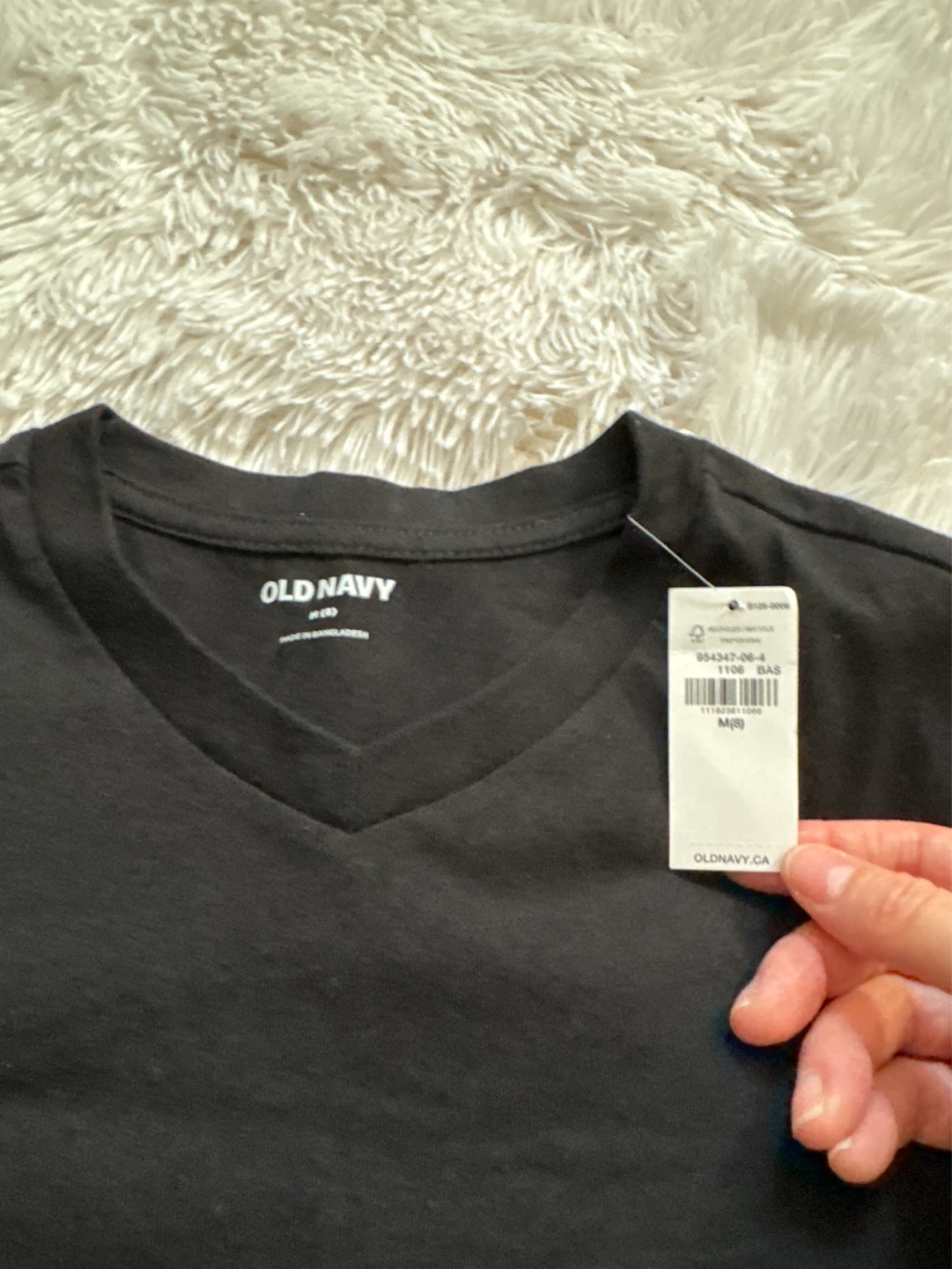 Old Navy Black V-Neck T-Shirt - Boys' Medium