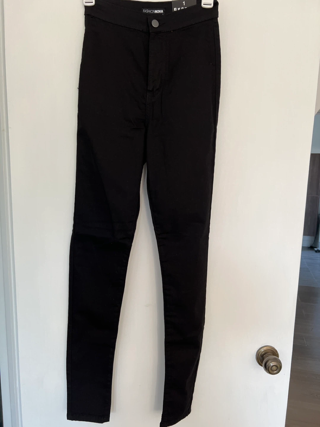 Fashion Nova Black Skinny Jeans Size 1