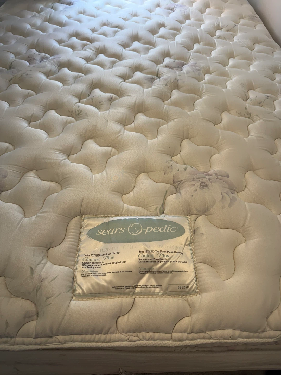 Queen mattres + box spring + metal bed frame - photo 3