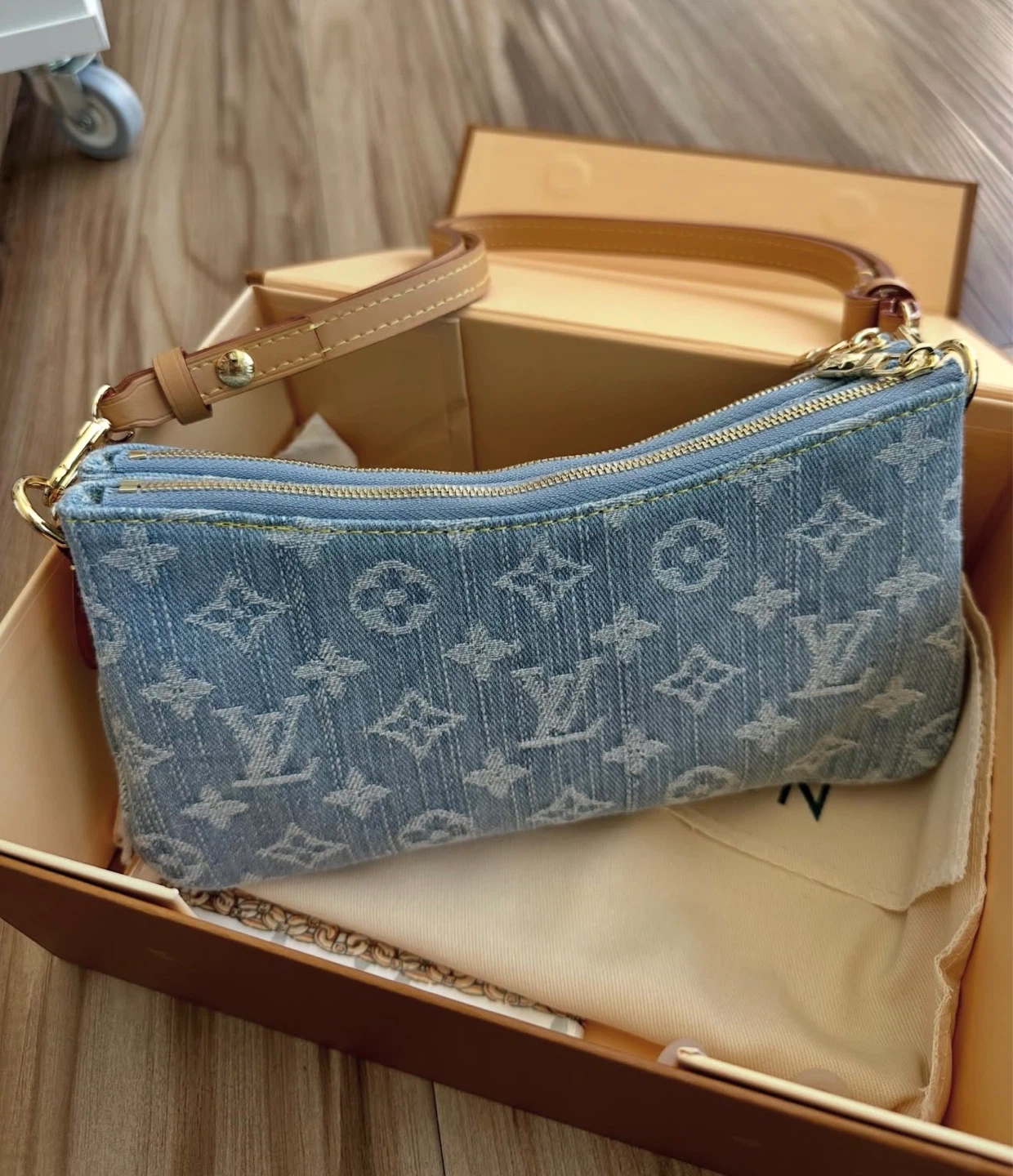 Louis Vuitton Denim Pochette with 2 straps - photo 2