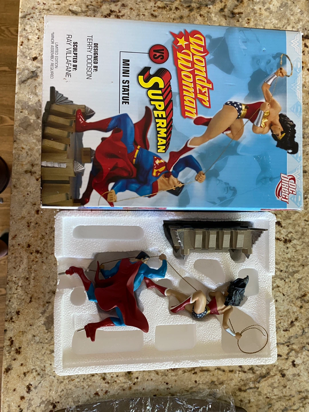 DC Direct Wonder Woman vs. Superman Mini Statue - photo 4