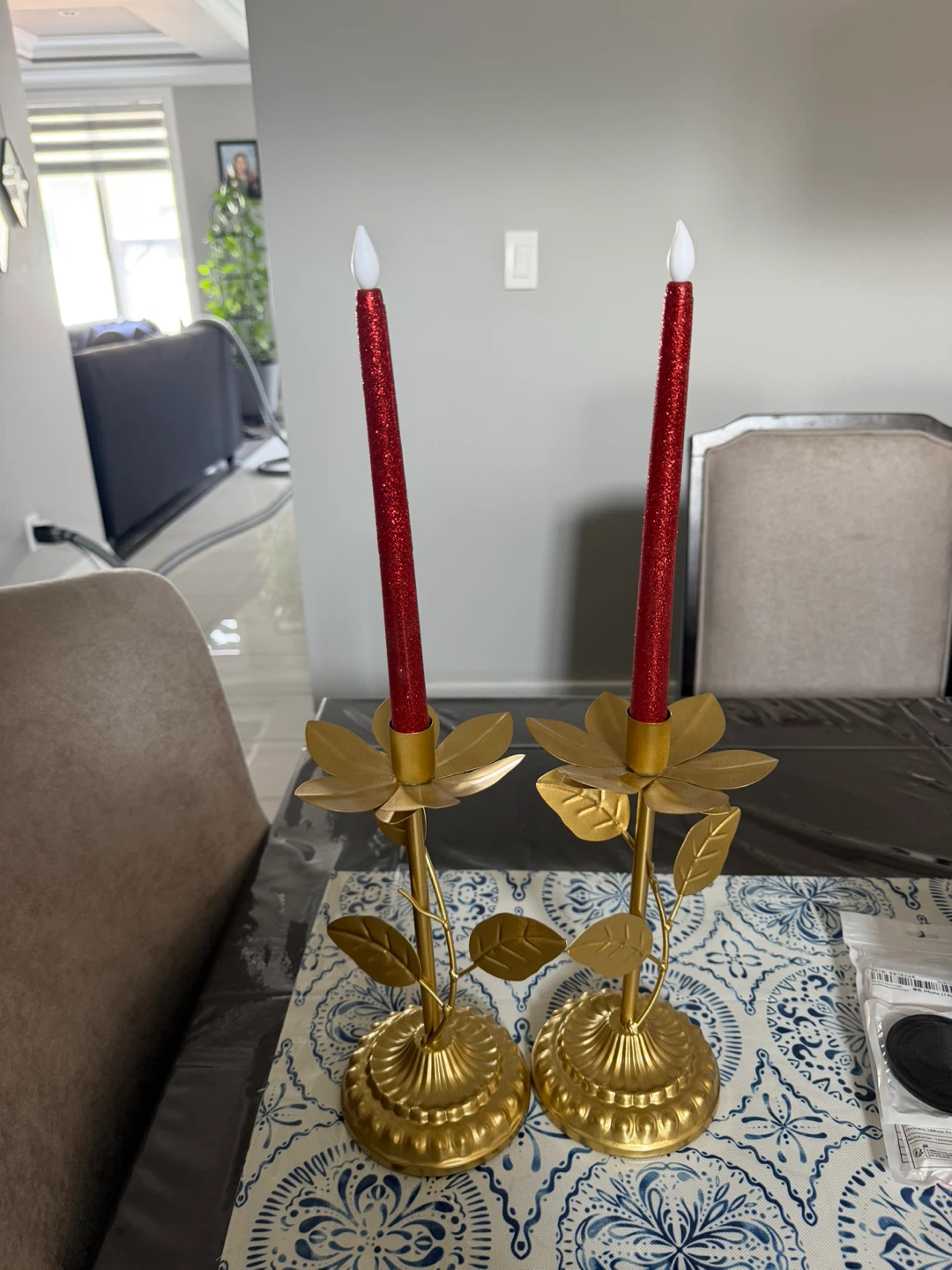 Set of 2 Gold Leaf Candlesticks with Red Glitter Candles - photo 2