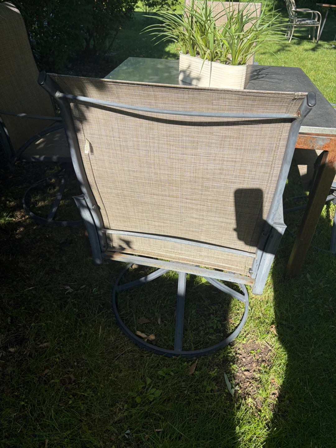 Patio set with swivel chairs - photo 5