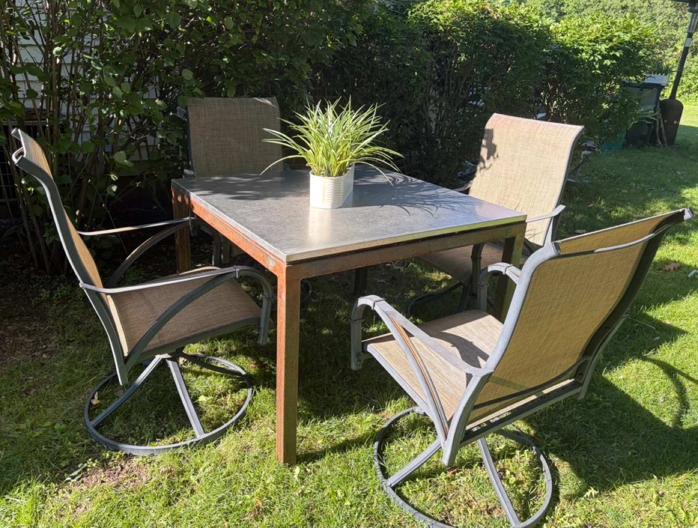 Patio set with swivel chairs - photo 3